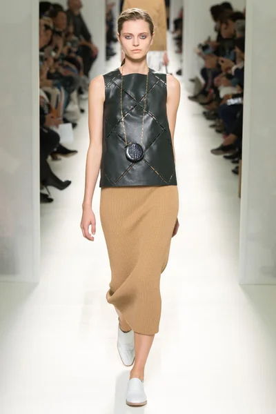 Look 28